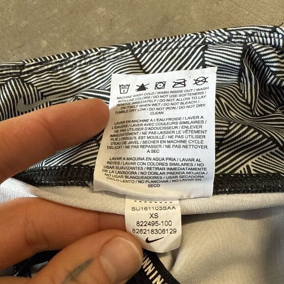 Nike Dri Fit Cropped Legging XS Black White Geometric Mesh‎ Workout Gym Running - Picture 9 of 13